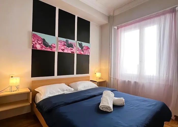 2 Bedrooms Center Apart