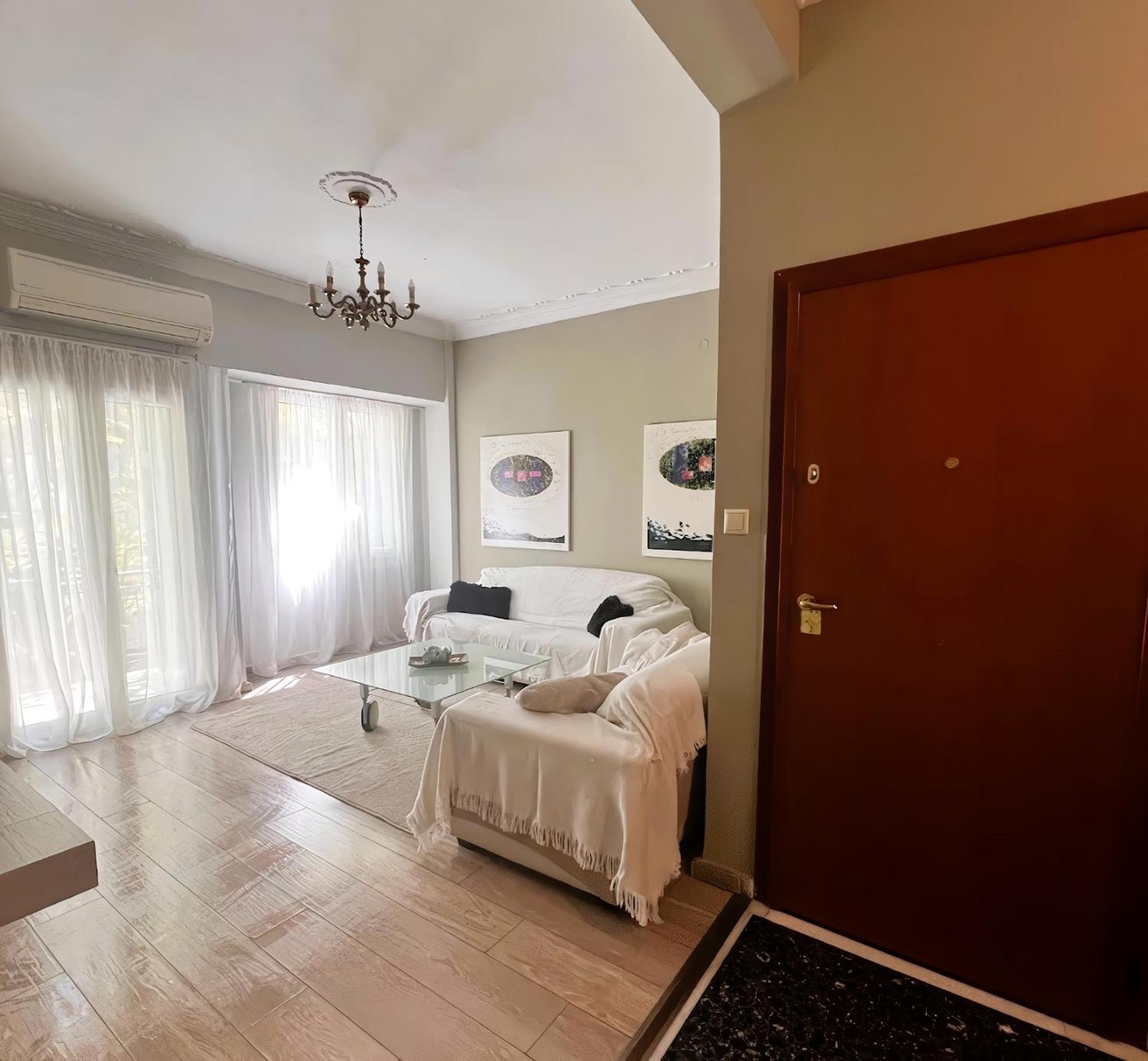 2 Bedrooms Center *